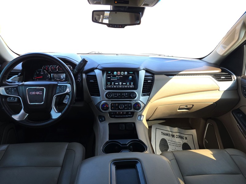 GMC Yukon Vehicle Full-screen Gallery Image 16