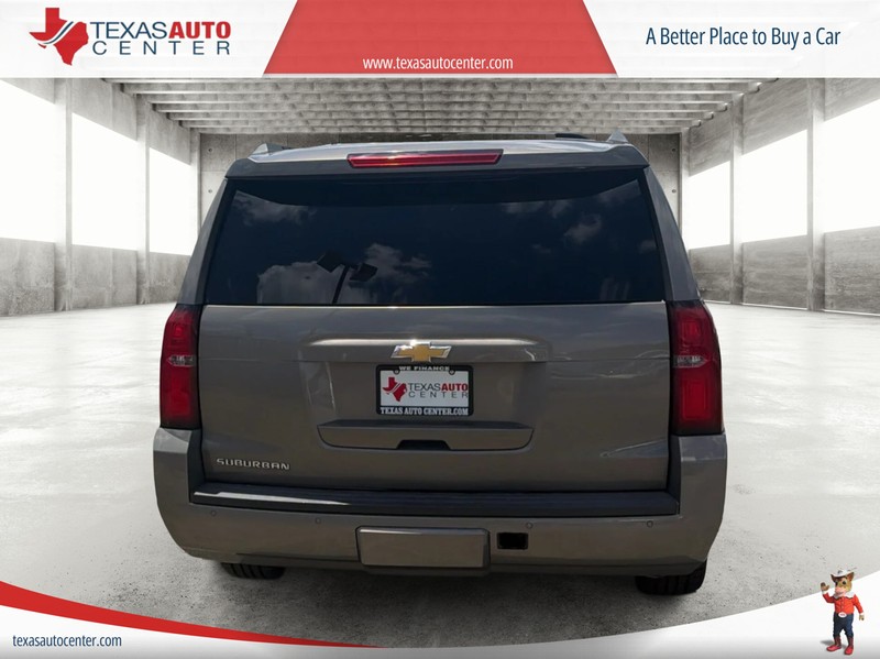 Chevrolet Suburban Vehicle Full-screen Gallery Image 06