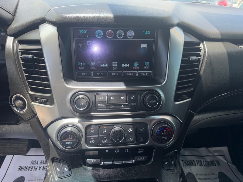 Chevrolet Suburban Vehicle Full-screen Gallery Image 12