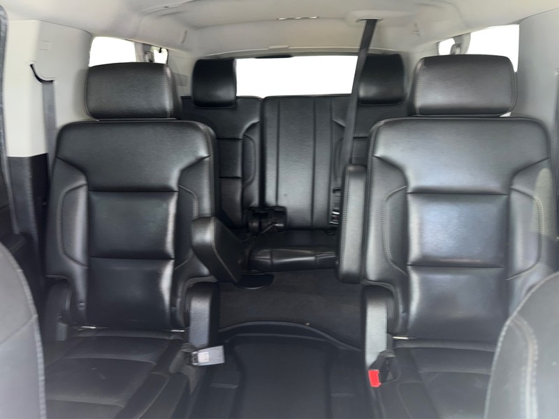 Chevrolet Suburban Vehicle Full-screen Gallery Image 13