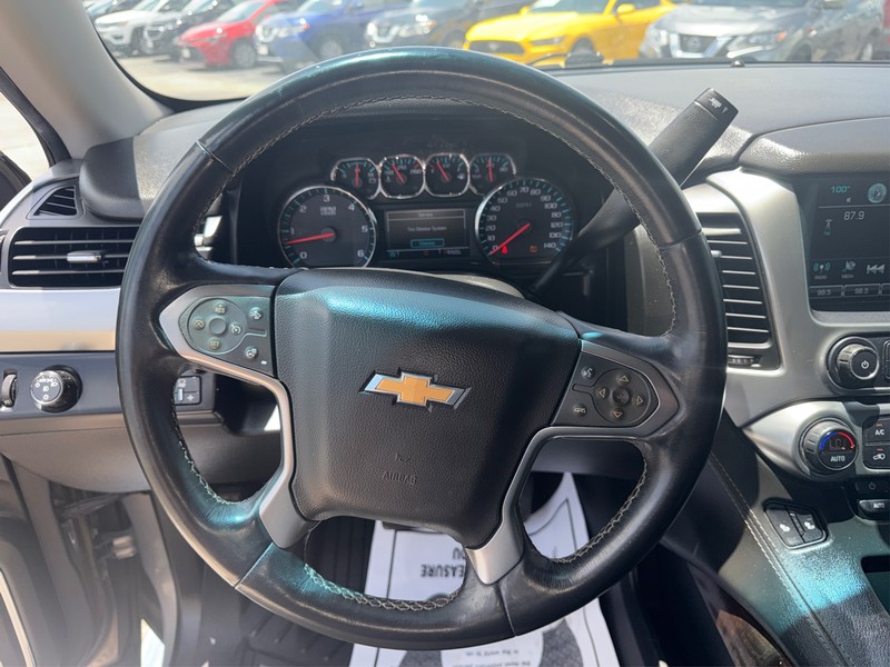 Chevrolet Suburban Vehicle Full-screen Gallery Image 14