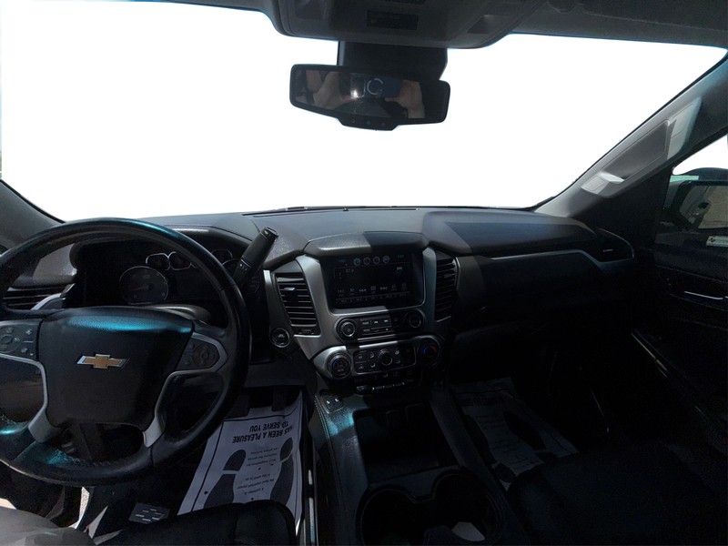 Chevrolet Suburban Vehicle Full-screen Gallery Image 16