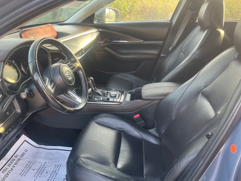 Mazda CX-30 Vehicle Full-screen Gallery Image 09