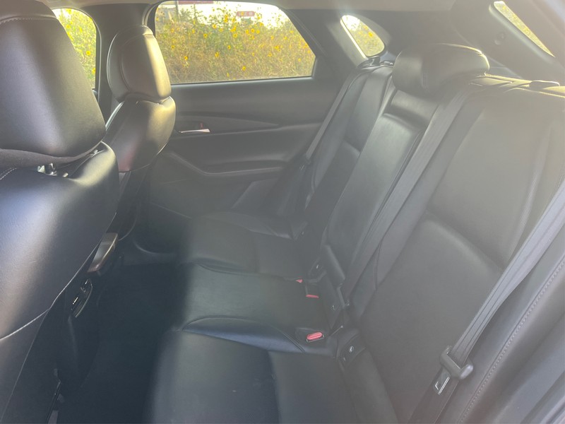 Mazda CX-30 Vehicle Full-screen Gallery Image 10
