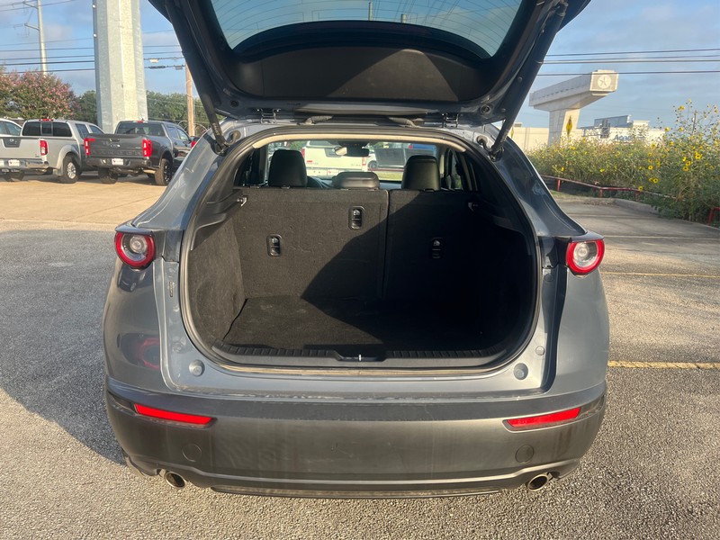 Mazda CX-30 Vehicle Full-screen Gallery Image 11