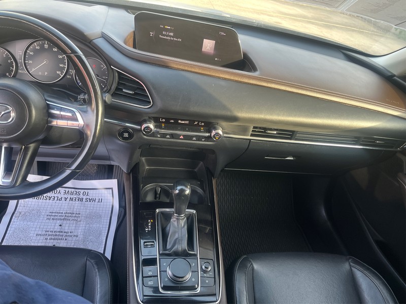 Mazda CX-30 Vehicle Full-screen Gallery Image 12