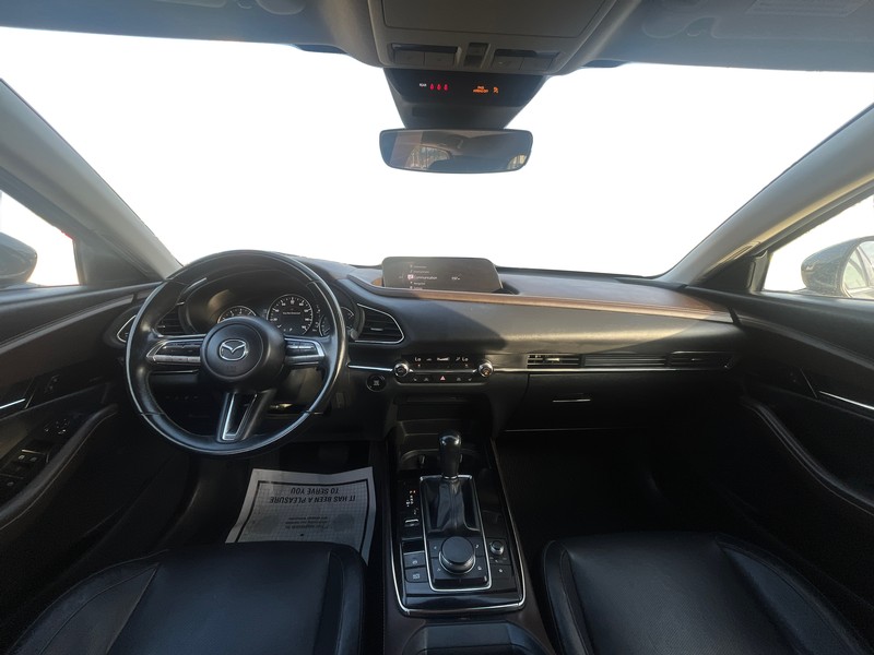 Mazda CX-30 Vehicle Full-screen Gallery Image 15