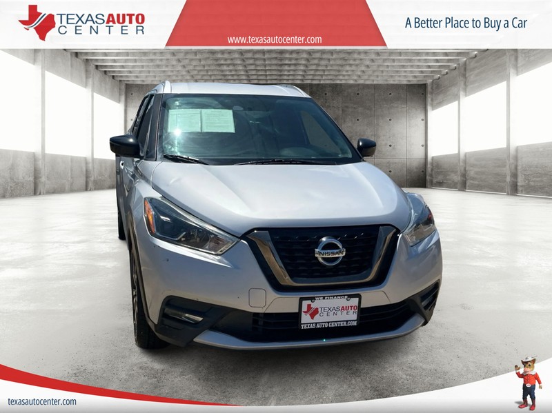 Nissan Kicks Vehicle Full-screen Gallery Image 01
