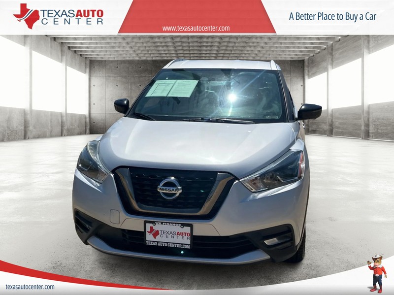 Nissan Kicks Vehicle Full-screen Gallery Image 03