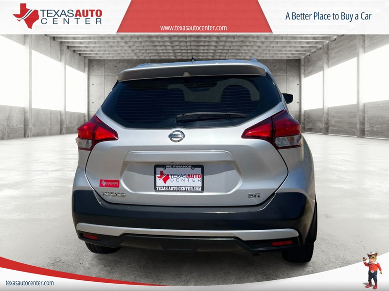 Nissan Kicks Vehicle Full-screen Gallery Image 06