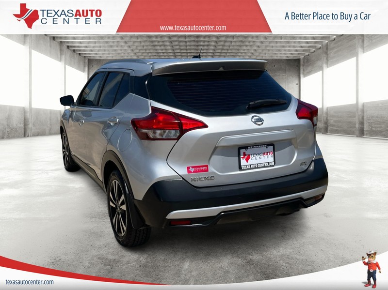 Nissan Kicks Vehicle Full-screen Gallery Image 08