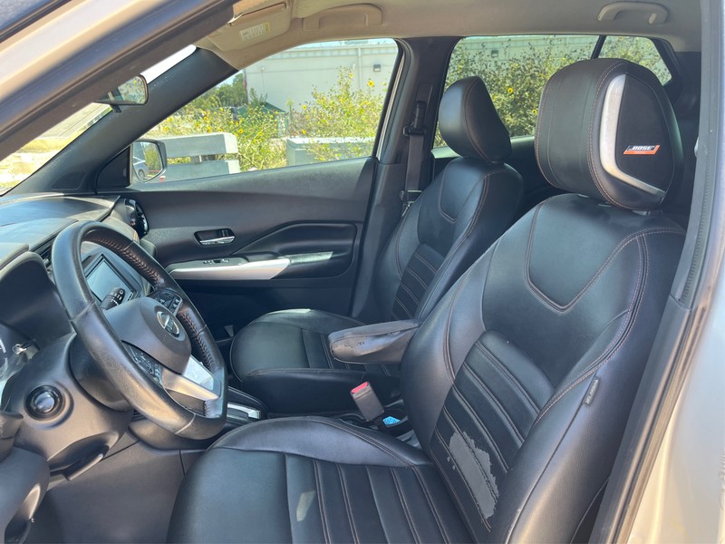 Nissan Kicks Vehicle Full-screen Gallery Image 09