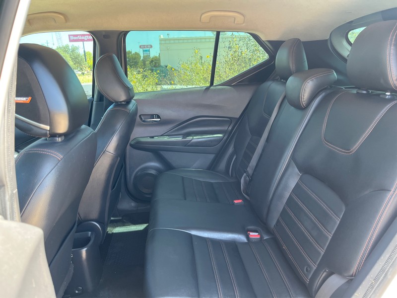 Nissan Kicks Vehicle Full-screen Gallery Image 10