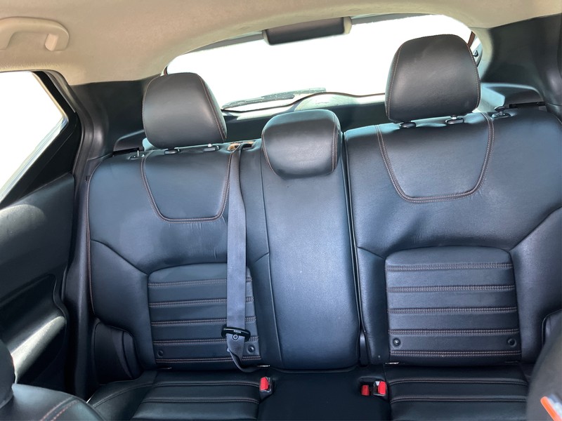 Nissan Kicks Vehicle Full-screen Gallery Image 13