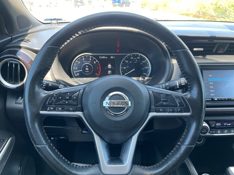 Nissan Kicks Vehicle Full-screen Gallery Image 14