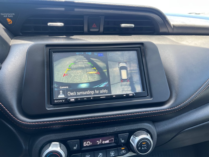 Nissan Kicks Vehicle Full-screen Gallery Image 17