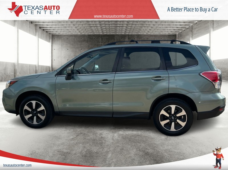 Subaru Forester Vehicle Full-screen Gallery Image 05