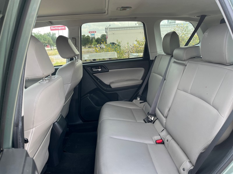 Subaru Forester Vehicle Full-screen Gallery Image 10