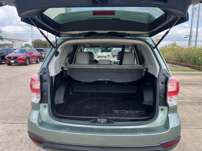 Subaru Forester Vehicle Full-screen Gallery Image 11