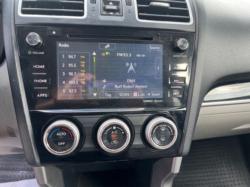 Subaru Forester Vehicle Full-screen Gallery Image 12
