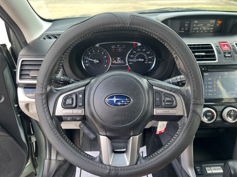 Subaru Forester Vehicle Full-screen Gallery Image 14