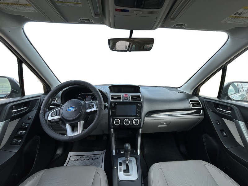 Subaru Forester Vehicle Full-screen Gallery Image 15