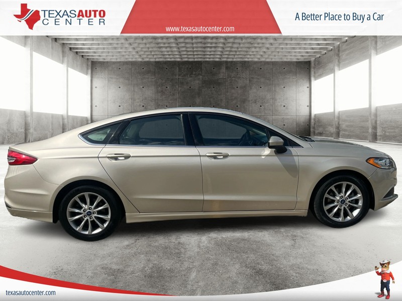 Ford Fusion Vehicle Full-screen Gallery Image 04