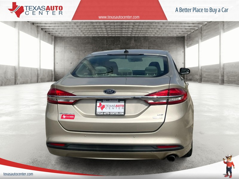 Ford Fusion Vehicle Full-screen Gallery Image 06