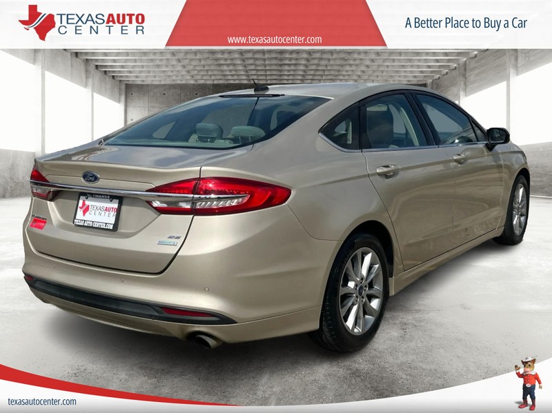 Ford Fusion Vehicle Full-screen Gallery Image 07
