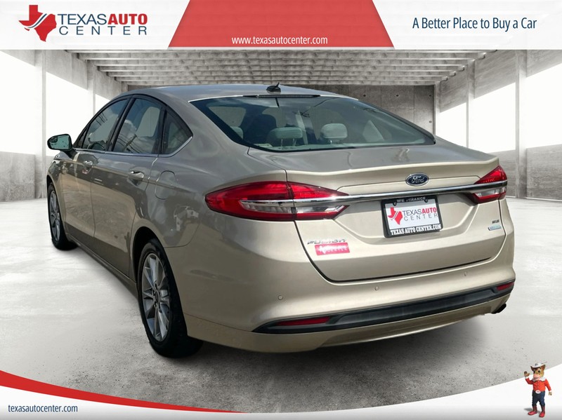 Ford Fusion Vehicle Full-screen Gallery Image 08