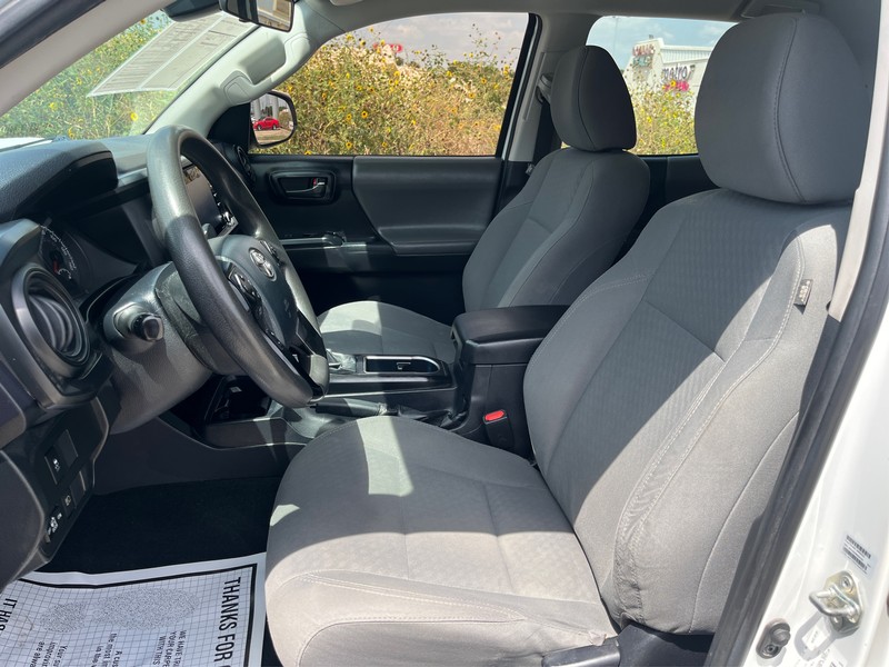 Toyota Tacoma 2WD Vehicle Full-screen Gallery Image 08