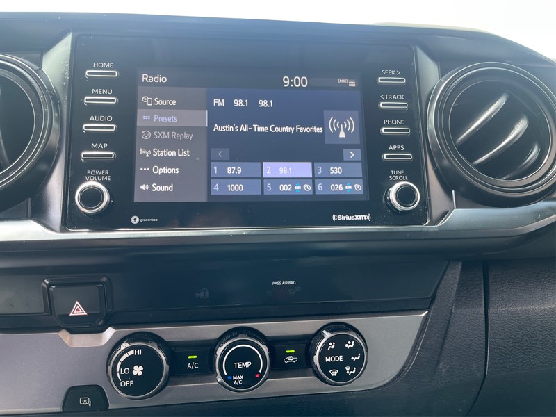 Toyota Tacoma 2WD Vehicle Full-screen Gallery Image 11