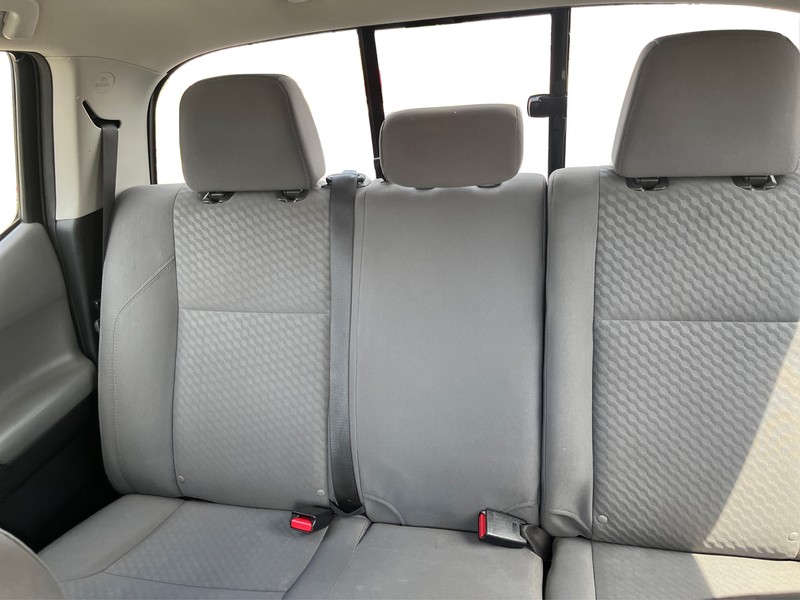 Toyota Tacoma 2WD Vehicle Full-screen Gallery Image 12