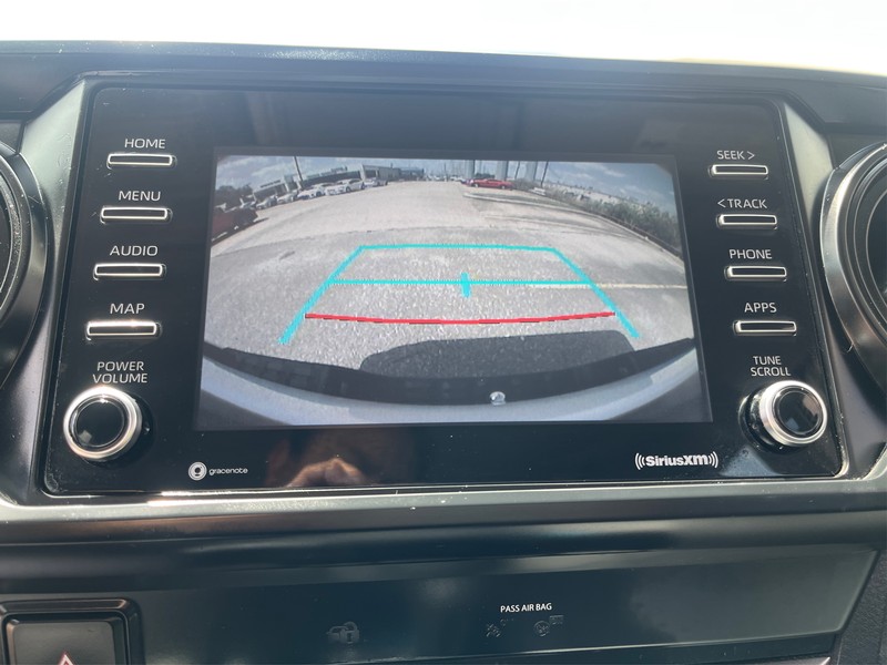 Toyota Tacoma 2WD Vehicle Full-screen Gallery Image 16