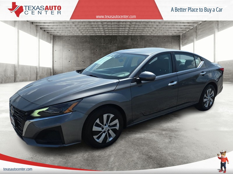 Nissan Altima Vehicle Full-screen Gallery Image 02