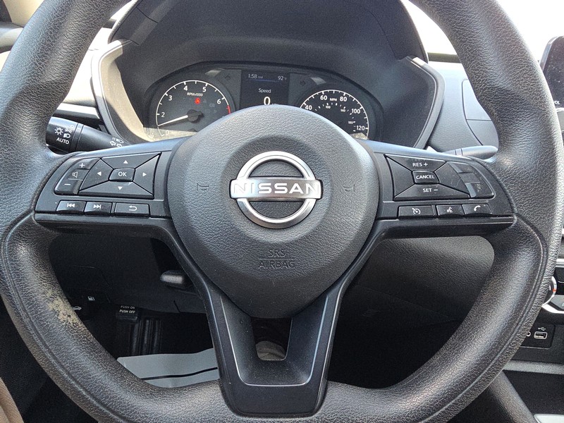 Nissan Altima Vehicle Full-screen Gallery Image 13