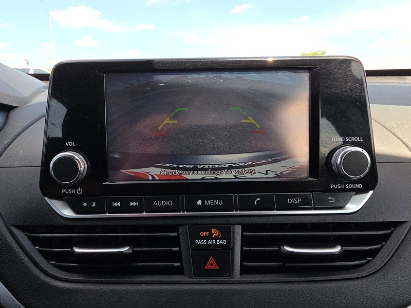 Nissan Altima Vehicle Full-screen Gallery Image 16