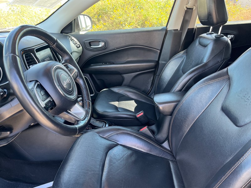 Jeep Compass Vehicle Full-screen Gallery Image 9
