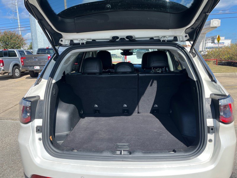 Jeep Compass Vehicle Full-screen Gallery Image 11