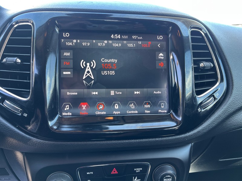 Jeep Compass Vehicle Full-screen Gallery Image 12