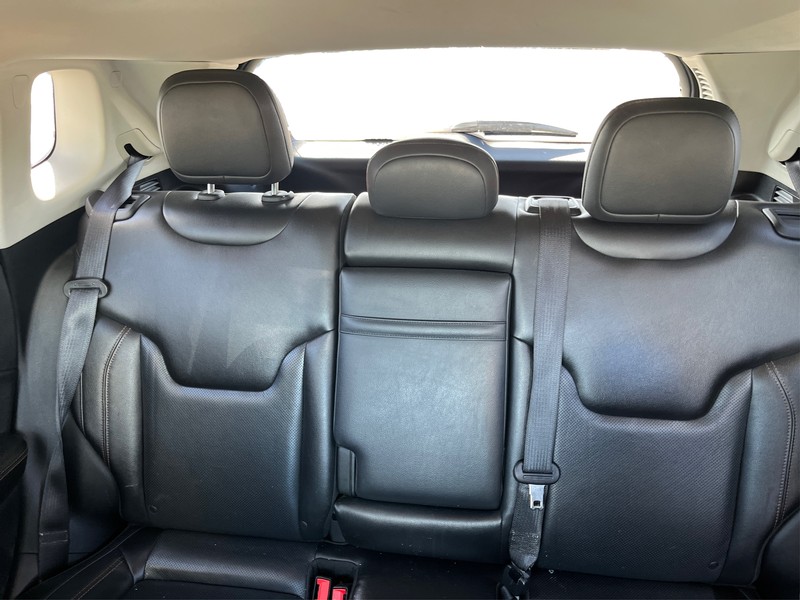 Jeep Compass Vehicle Full-screen Gallery Image 13