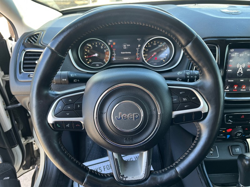 Jeep Compass Vehicle Full-screen Gallery Image 14