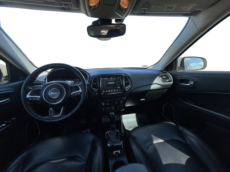 Jeep Compass Vehicle Full-screen Gallery Image 15