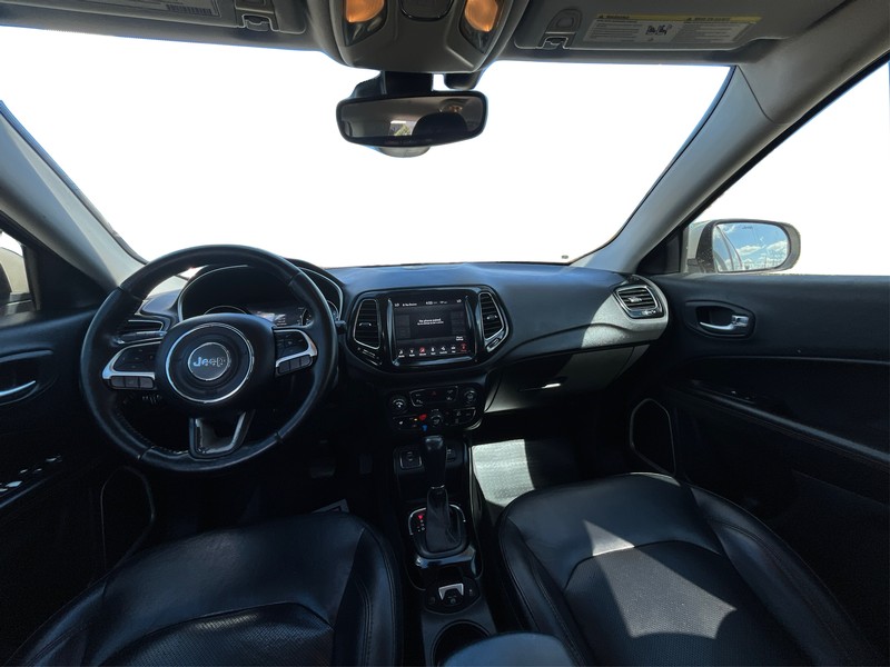 Jeep Compass Vehicle Full-screen Gallery Image 16