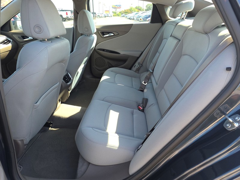 Chevrolet Malibu Vehicle Full-screen Gallery Image 10