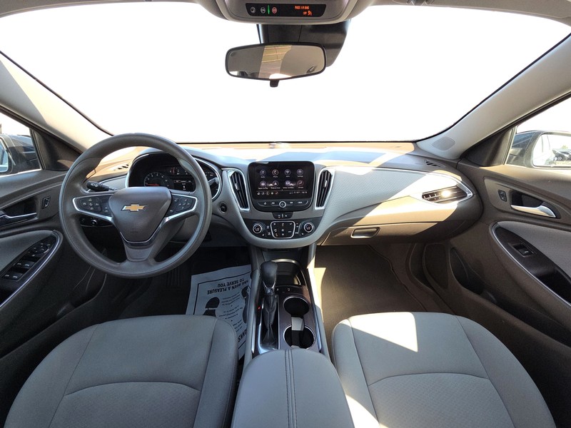 Chevrolet Malibu Vehicle Full-screen Gallery Image 14