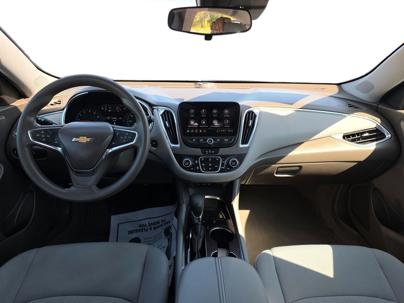 Chevrolet Malibu Vehicle Full-screen Gallery Image 15
