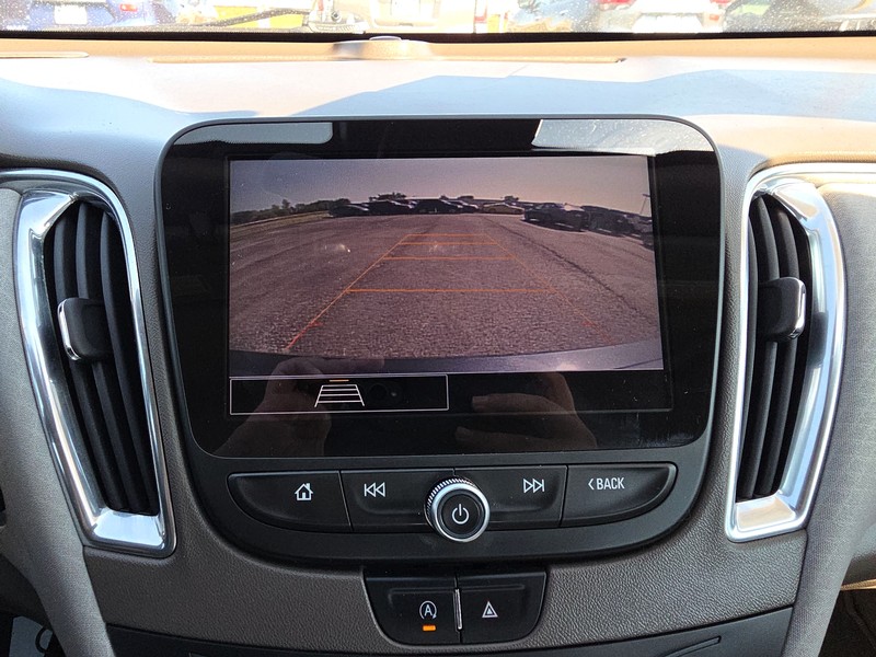 Chevrolet Malibu Vehicle Full-screen Gallery Image 16