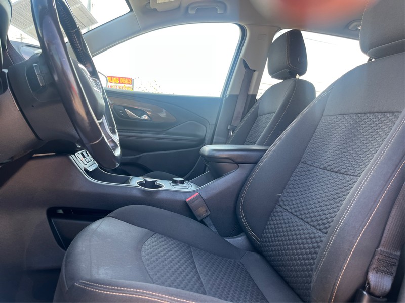 GMC Terrain Vehicle Full-screen Gallery Image 09