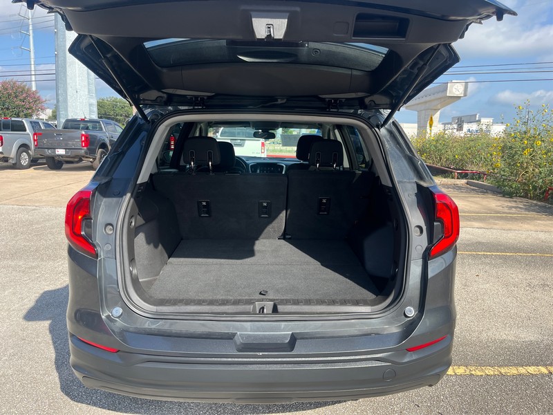 GMC Terrain Vehicle Full-screen Gallery Image 11